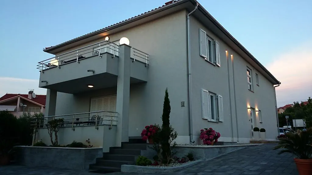 Villa Mantinela Apartments Malinska 0*,  Kroatien